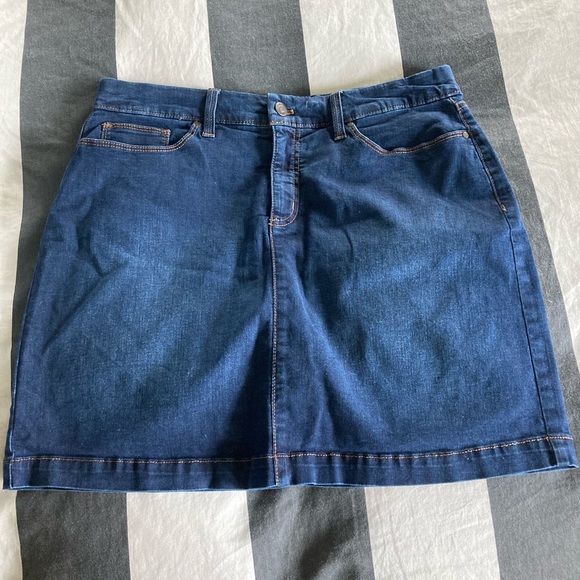 Woman Croft and Barrow Danim skirt, Size 12. - Picture 2 of 2